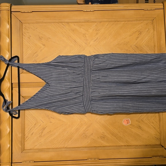 A new day size XXL cropped jumpsuit. Blue and white pinstripes with tied shoulde - Picture 2 of 11